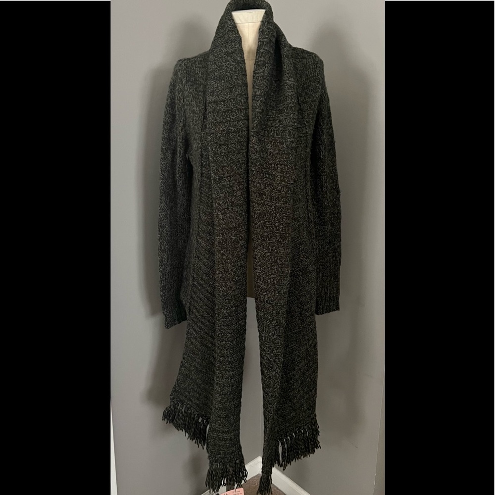 Kensie Pretty dark green/grey sweater. Size M.